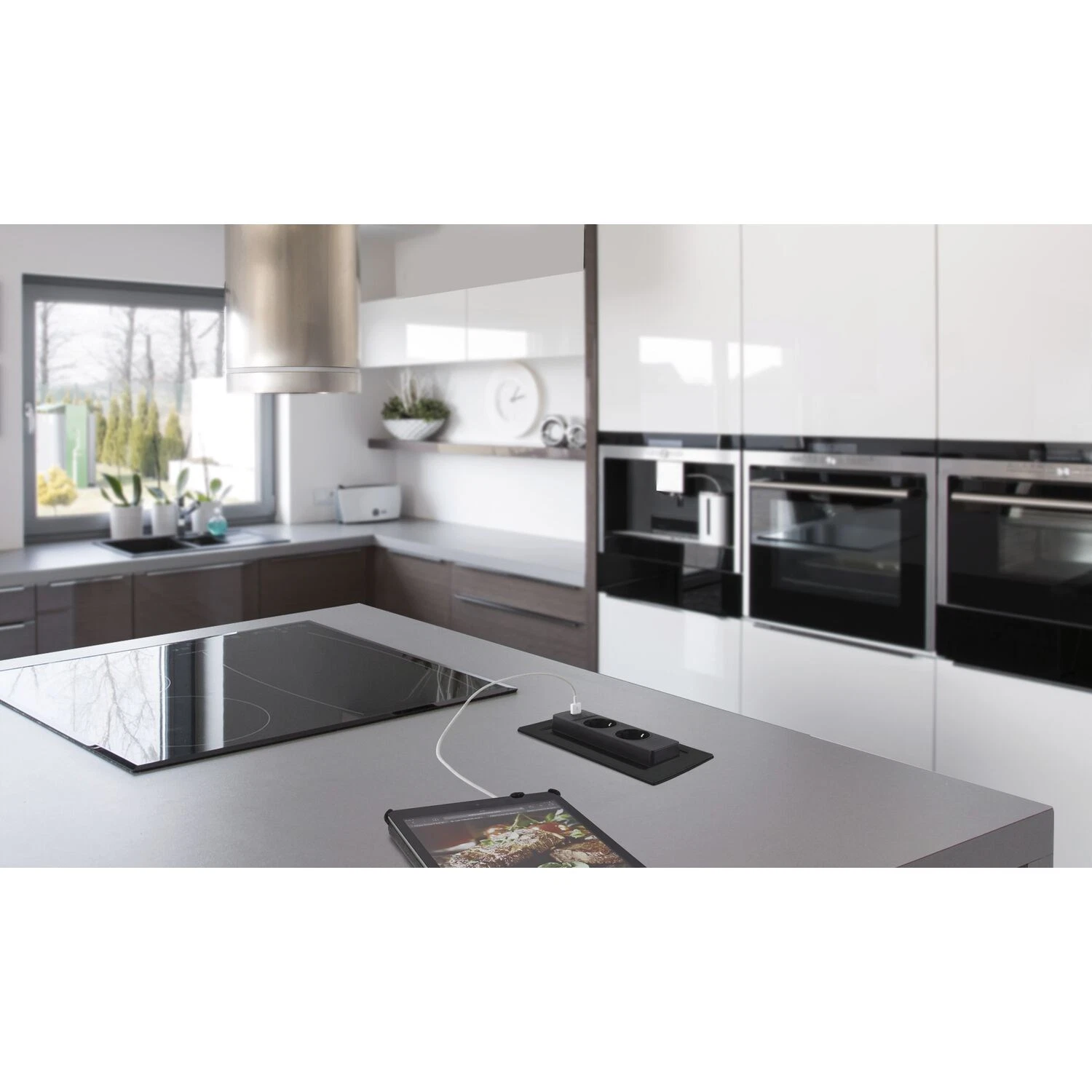EVOline® BackFlip Glas schwarz mit USB-C Anschluss