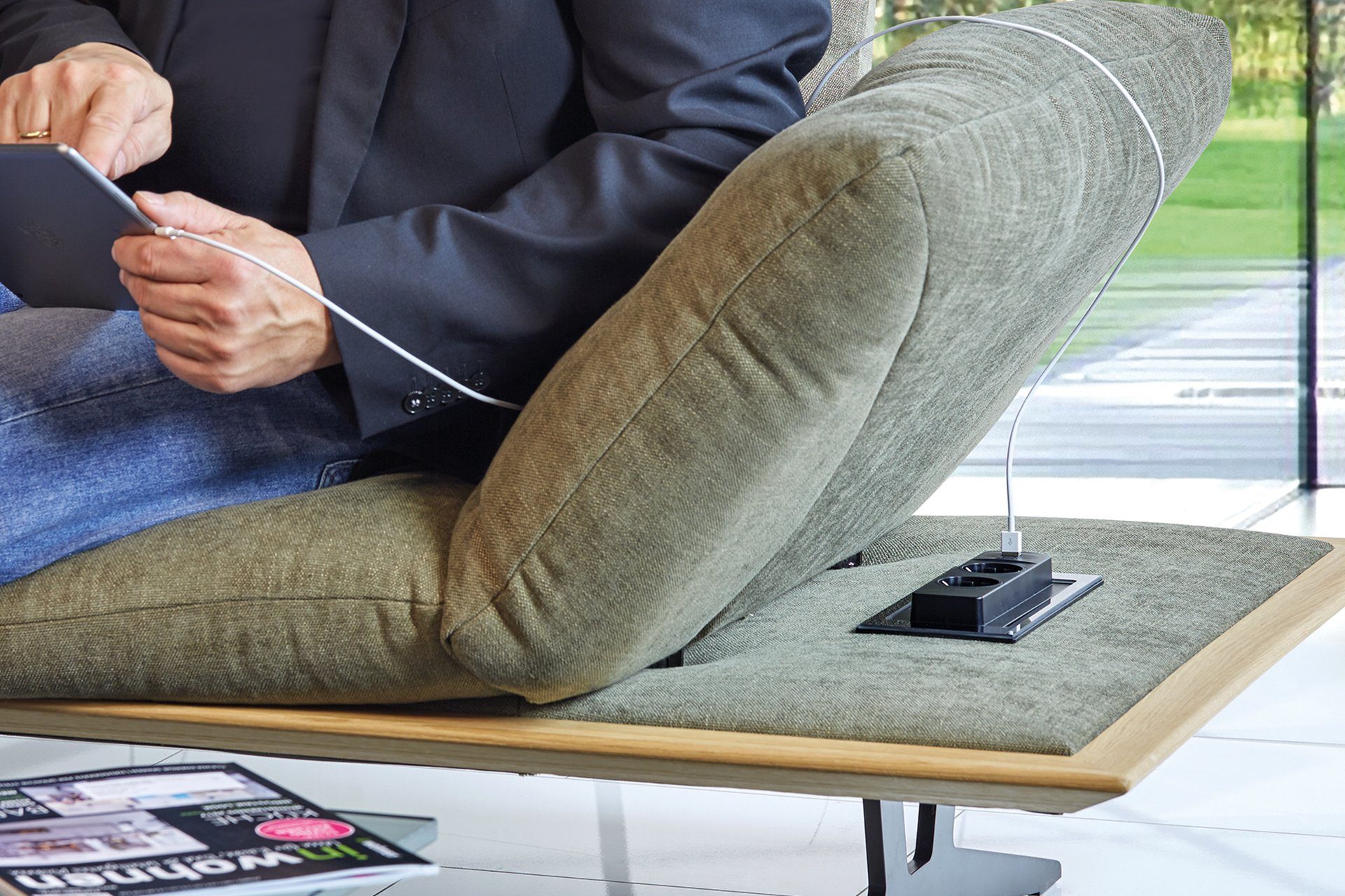 EVOline® BackFlip Glasoberfläche,schwarz Optik glänzend USB-A