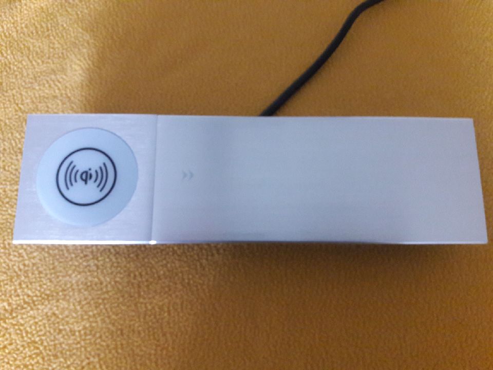 Einbausteckdose 2-fach, 2XUSB, mit kabellose Ladestation für Handys, Silber, Erkelenz