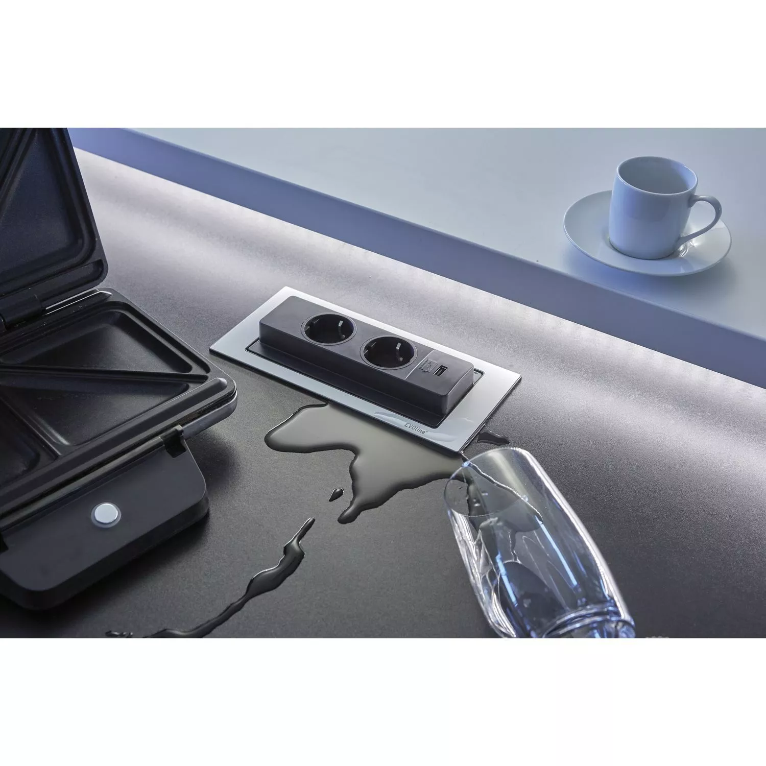 EVOline BackFlip, 2 Stk. Schukosteckdosen, 1 Stk. USB-C-Charger, Edelstahloptik